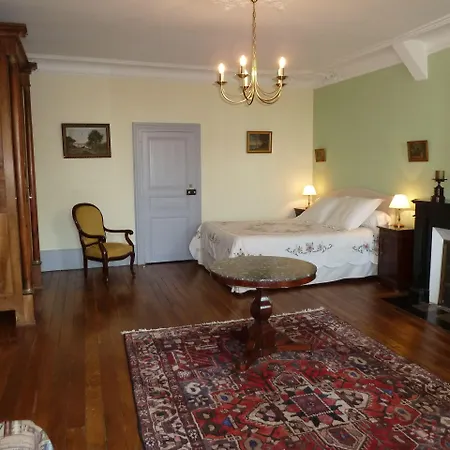 Chateau De Clusors فندق مبيت وإفطار 3*