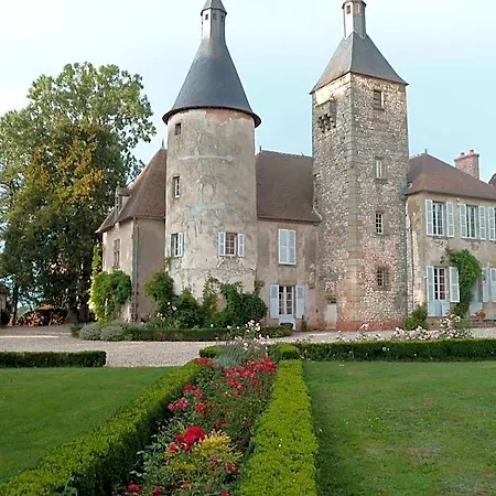 Chateau De Clusors Bed & Breakfast Saint-Menoux