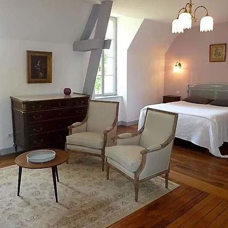 Chateau De Clusors Bed & Breakfast