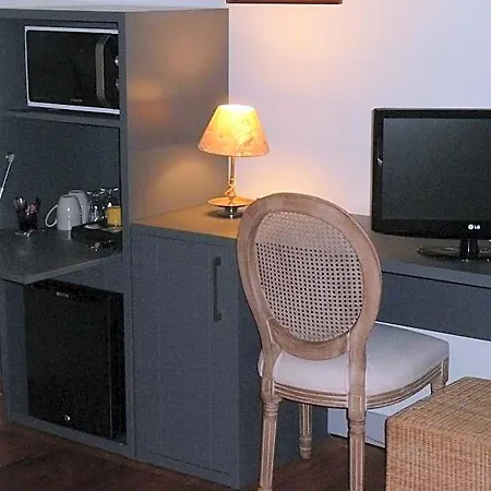 Chateau De Clusors Bed & Breakfast Saint-Menoux