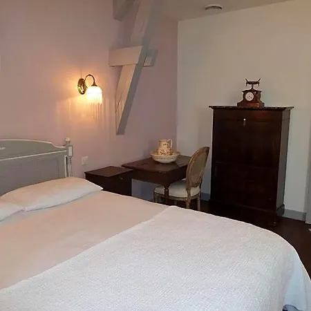 Chateau De Clusors Bed & Breakfast