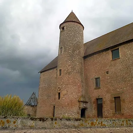 Chateau De Clusors Bed & Breakfast Saint-Menoux