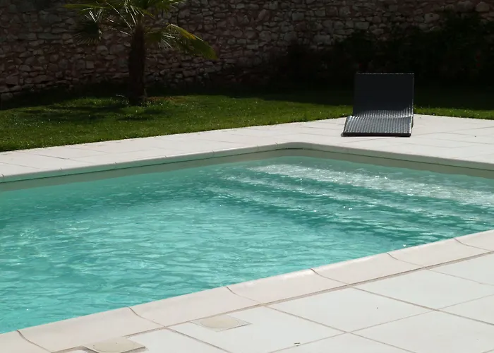 Chateau De Clusors Bed & Breakfast 3*